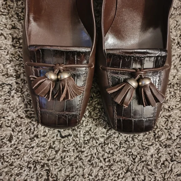 Salvatore Ferragamo Front Tassel Chunky Heels - Picture 4 of 4